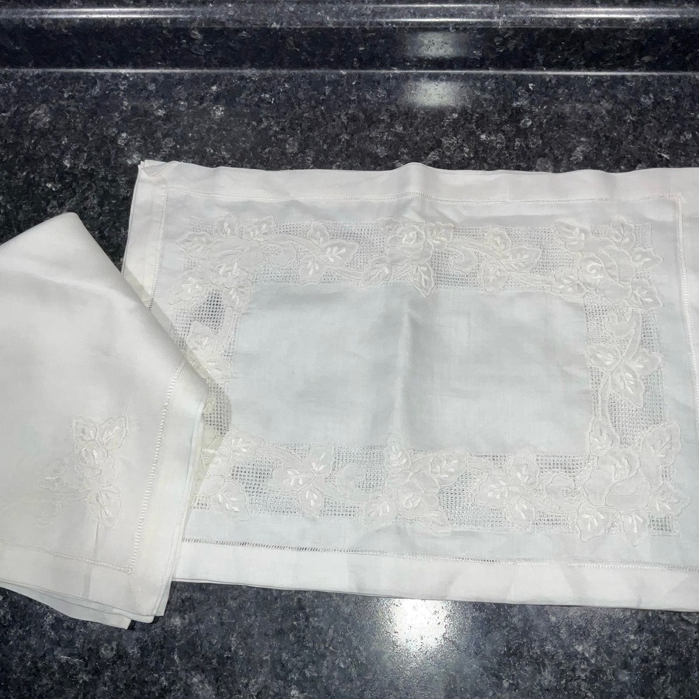 VINTAGE Linen Placemats and Napkins, 4 each